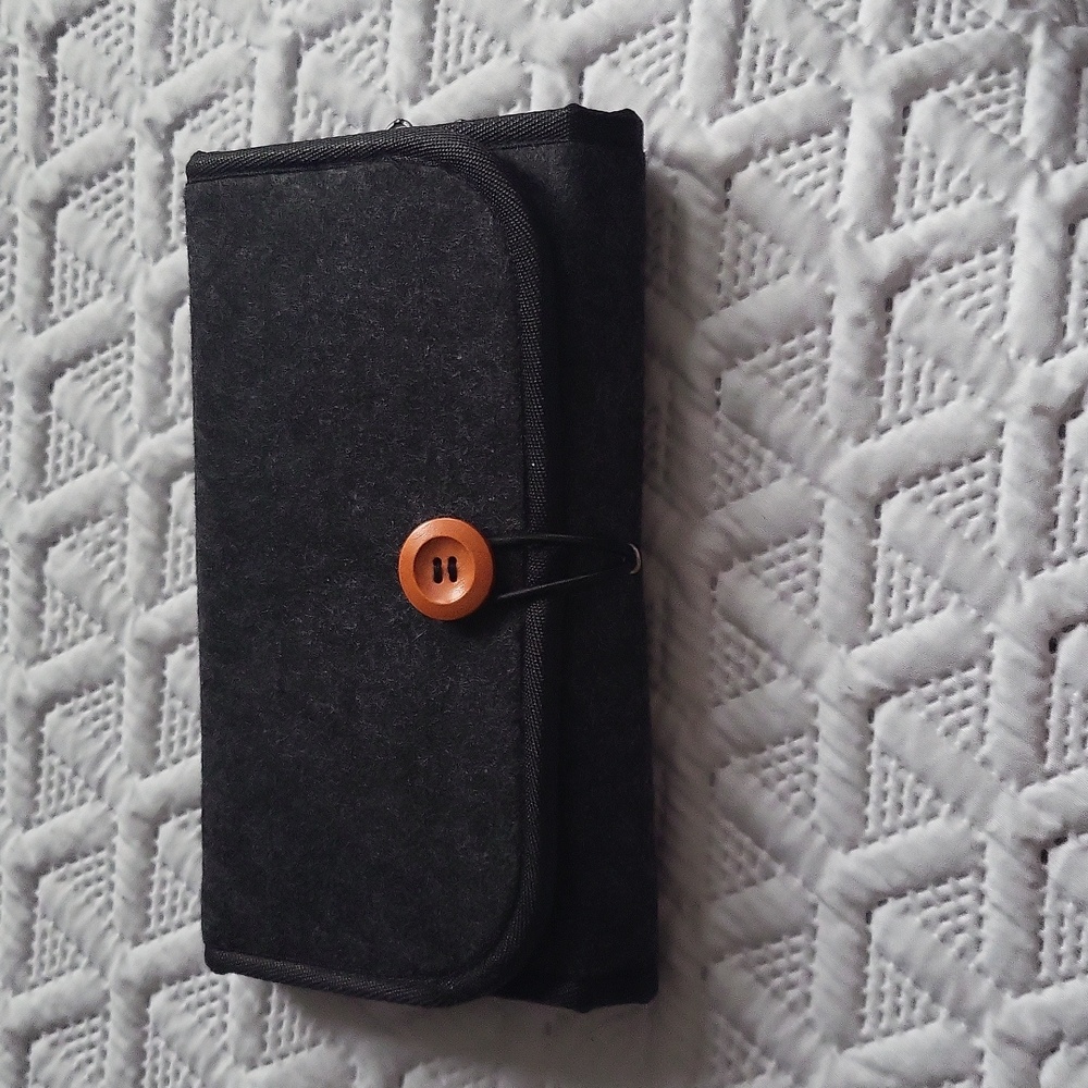 Travel jewelry case